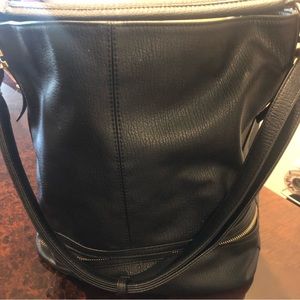 Beautiful like new Melie Bianco large hand bag